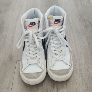 Nike Blazer Mid '77 Womens Shoes